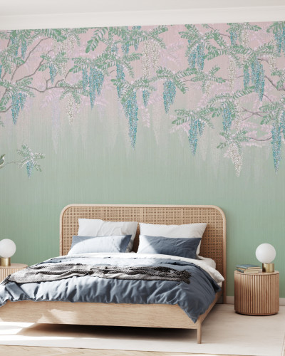 Tapet floral Wisteria Green cu design sofisticat, perfect pentru a crea un accent dramatic într-o cameră de zi, dormitor sau baie.
