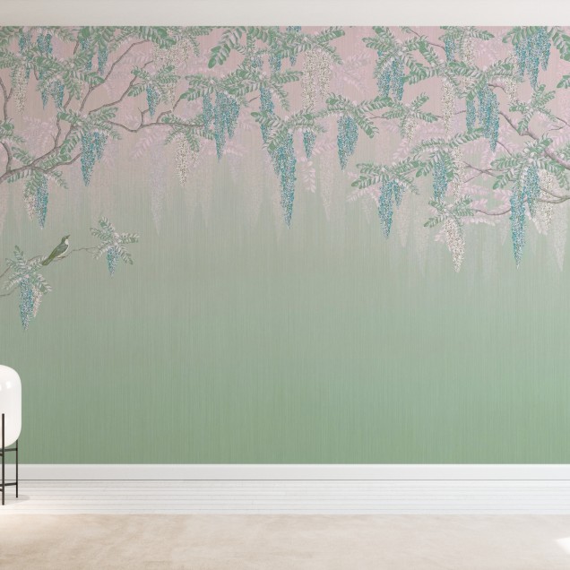 Tapet floral Wisteria Green cu design sofisticat, perfect pentru a crea un accent dramatic într-o cameră de zi, dormitor sau baie.