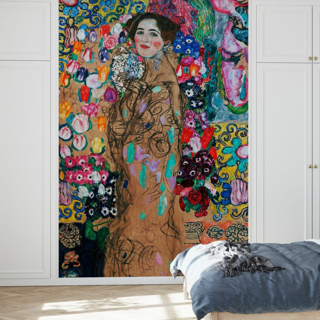 Fototapet cu portret artistic Maria Munk într-un living modern