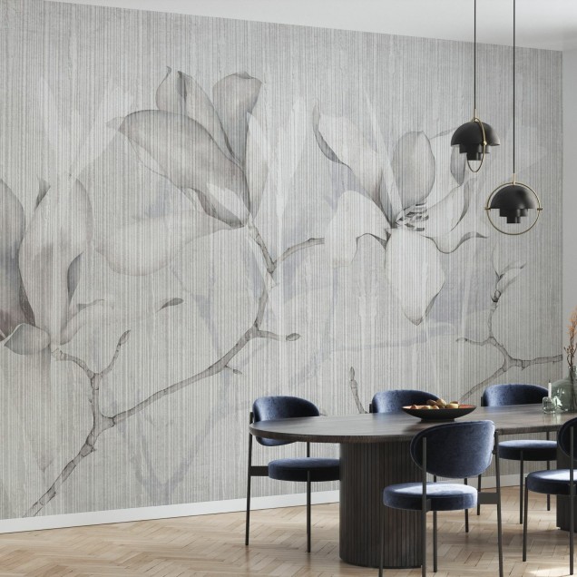 Imagine cu fototapet Magnolia Chatoyer VI, cu flori delicate de magnolie pe un fundal de lemn.
