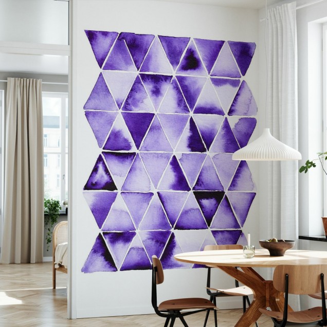 Tapet cu triunghiuri purpurii, design geometric modern