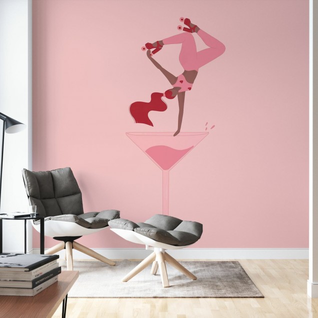 Wallpaper Lets Celebrate cu o femeie pe role într-un pahar de cocktail