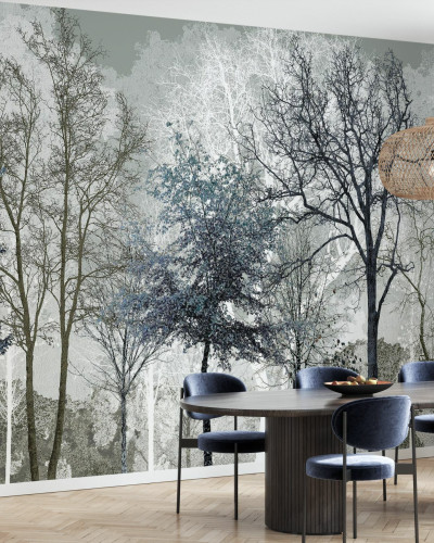 Tapet Winter Blues in the Woods cu design abstract de pădure în albastru si alb, aplicat pe peretele unui living cu mobilier modern.