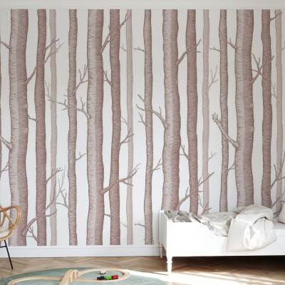 Tapet cu aspect de pădure, Trees and Trees Photowall, cu trunchiuri de copaci în nuanțe de maro, pe un fundal alb.