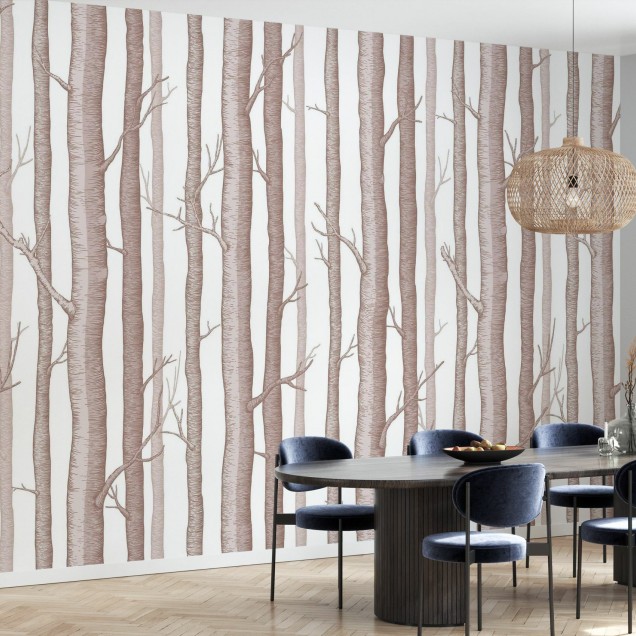 Tapet cu aspect de pădure, Trees and Trees Photowall, cu trunchiuri de copaci în nuanțe de maro, pe un fundal alb.