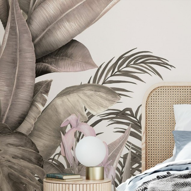 Tapet Tropical Humble Blush cu frunze de palmier in nuante de maro-roz