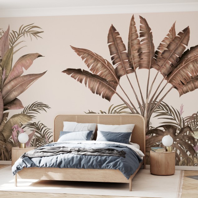 Wallpaper Tropical Pale Pecan cu frunze de palmier în nuanțe de maro deschis și roz pal