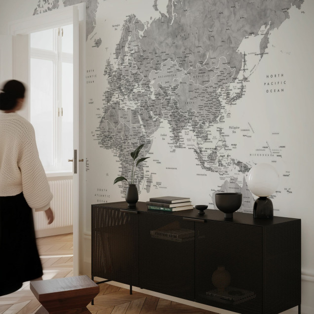 Fototapet cu hartă mondială și orașe într-un living modern