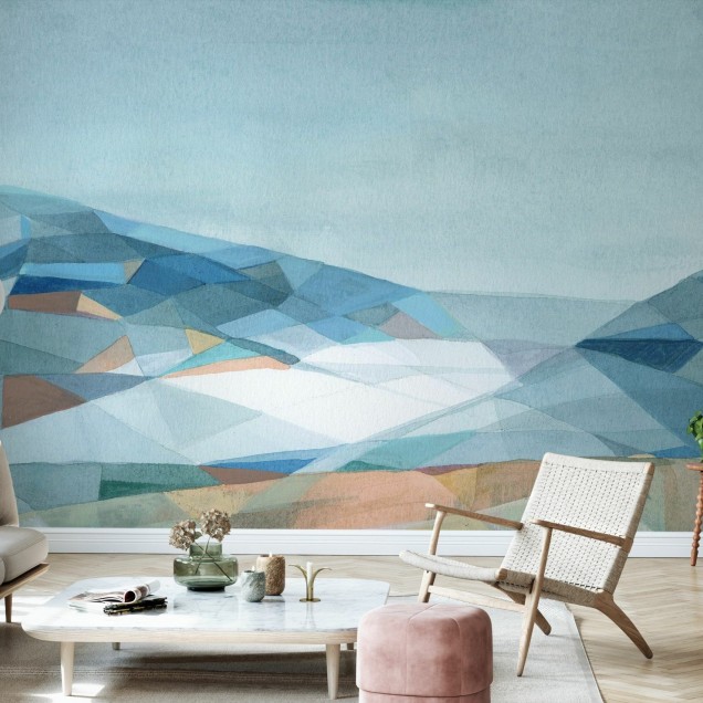 Tapet Geometric Mountain cu design modern, tonuri de albastru deschis și verde, perfect pentru sufragerie, dormitor sau birou.