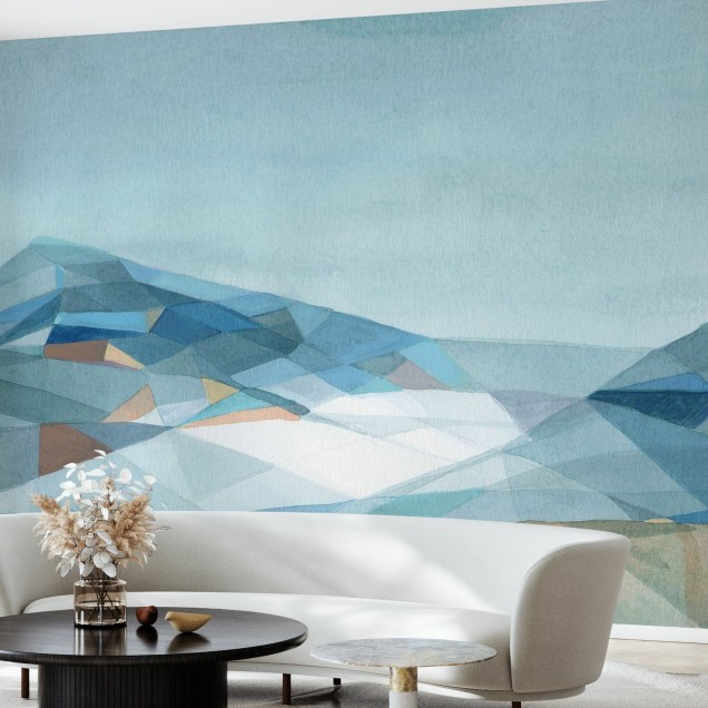Tapet Geometric Mountain cu design modern, tonuri de albastru deschis și verde, perfect pentru sufragerie, dormitor sau birou.