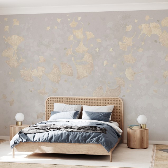 Tapet cu frunze de Ginkgo în culori calde de beige, perfect pentru a decora livingul, dormitorul sau biroul.