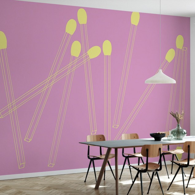 Tapetă cu design abstract, linii galbene contrastante pe un fundal roz pal