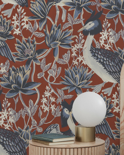 Tapet floral cu păsări exotice Lake Luxe, Bordeaux