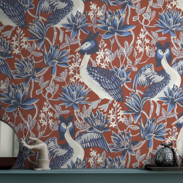 Tapet floral cu păsări exotice Lake Luxe, Bordeaux