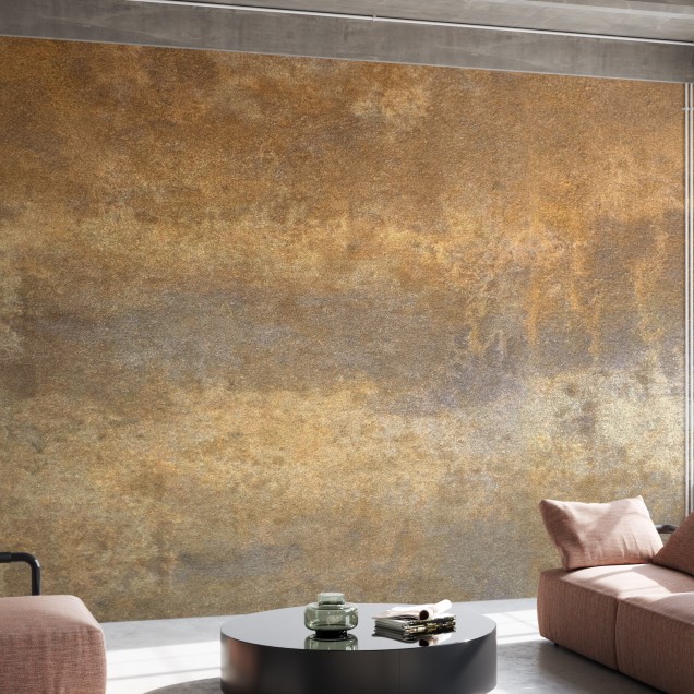 Tapet cu design inspirat de patina naturală a metalului, cu nuanțe calde și textură fină.