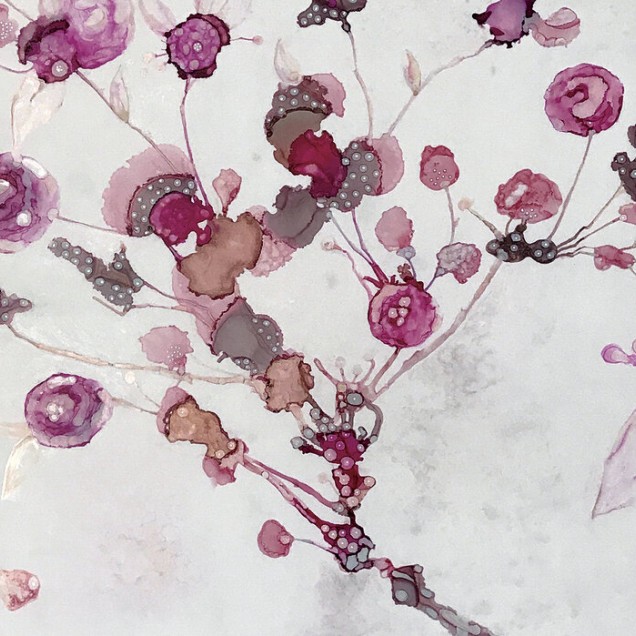 Tapet floral Peonies cu flori roz delicate pe un fundal gri, in dormitor