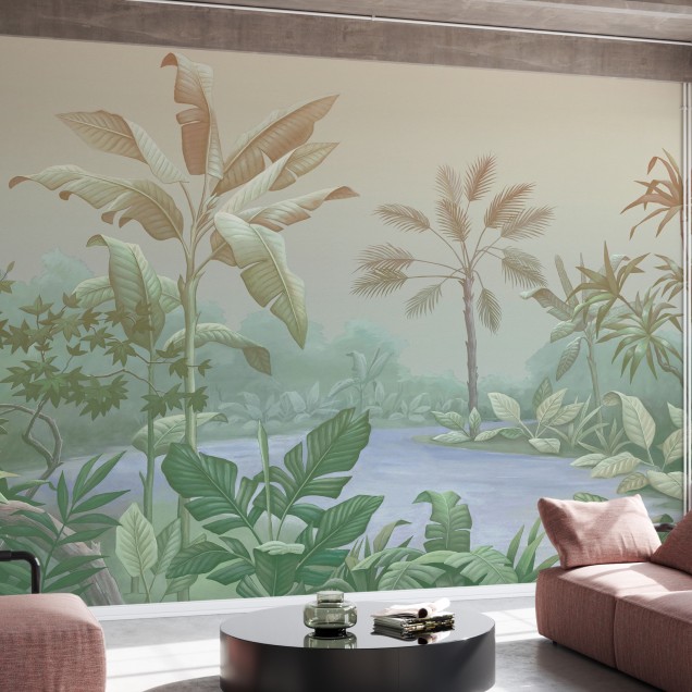 Tapet cu design tropical luxuriant, cu palmieri și frunze de banană într-o gamă de nuanțe de verde.