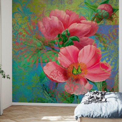 Tapet Arabesque Flowers cu flori roz pastelate pe un fundal vibrant, perfect pentru a decora dormitorul, livingul sau holul.