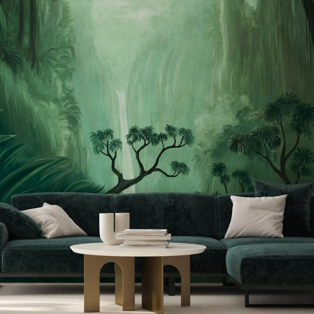 Tapet Lush Tropical cu design tropical luxuriant, verde vibrant, cu palmieri si plante tropicale.