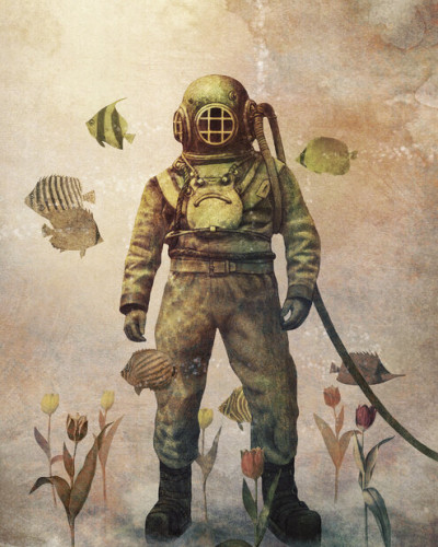 Tapet cu design unic Deep Sea Garden, Sepia, prezintă un scafandru clasic înconjurat de pești și flori într-o nuanță de sepie.