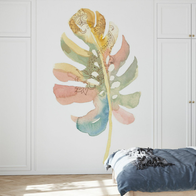Tapet Boho Tropical Leaf on White II, cu o frunză tropicală în culori pastelate delicate pe un fundal alb