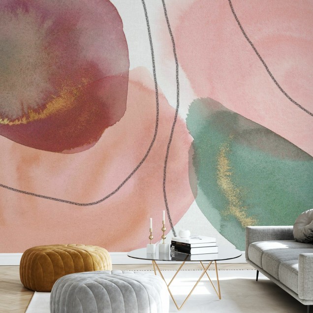 Tapet modern cu design abstract în nuanțe pastelate. Tapetul este aplicat pe un perete din dormitor, lângă un pat cu lenjerie albastră.