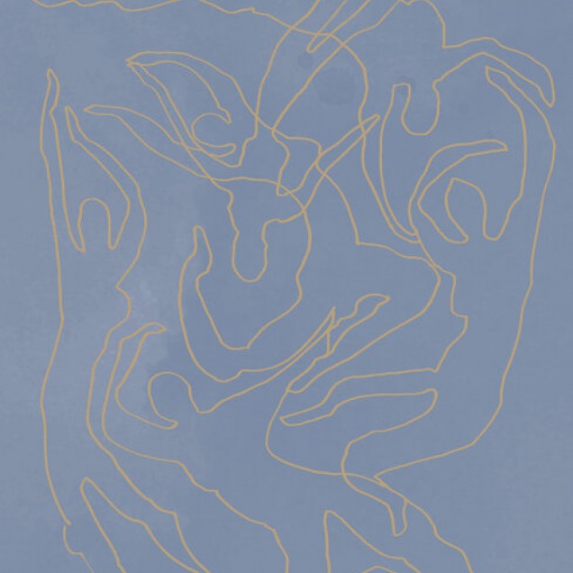 Tapet Blue Swimmers, cu design minimalist, cu linii fine aurii pe un fundal albastru delicat, aplicat intr-un living.