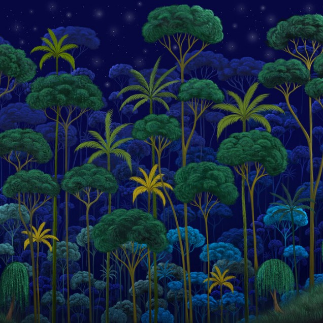 Tapetă cu design Midnight Jungle, care prezintă o pădure tropicală nocturnă cu copaci înalți, verzi și o lună strălucitoare pe un fundal de cer nopții.