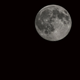 Fototapet detaliat cu luna într-un interior modern