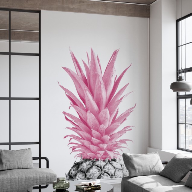 Tapet cu un design modern ce prezintă un ananas roz pe fond alb, într-un dormitor elegant.
