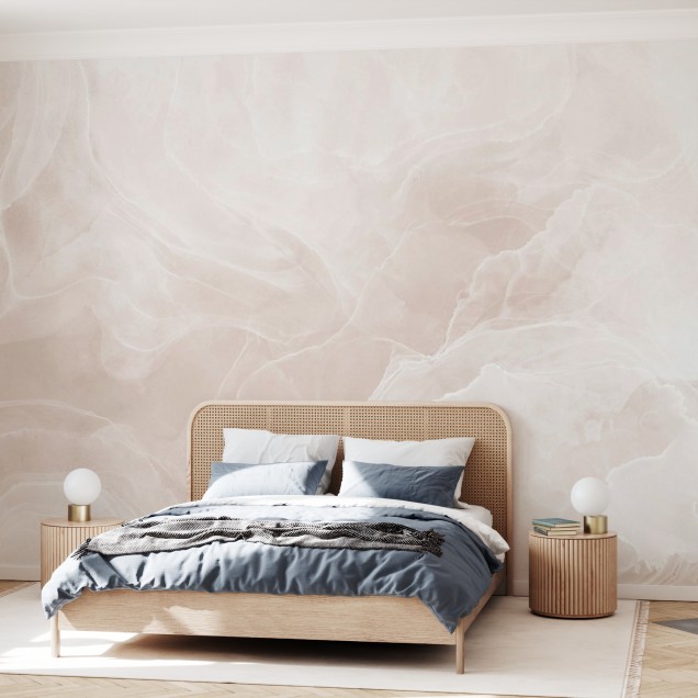 Fototapet cu aspect de marmură blush într-un living modern