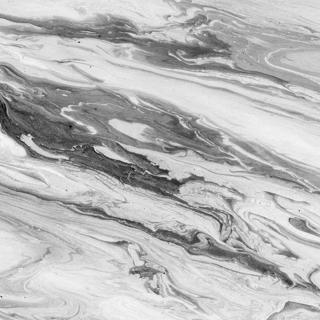 Wallpaper abstract alb-negru, cu model inspirat de apa și nisipul de pe coastă.