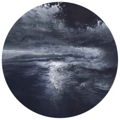 Tapet Moondance Circle Blue Black cu un design modern minimalist, culori albastru și negru.