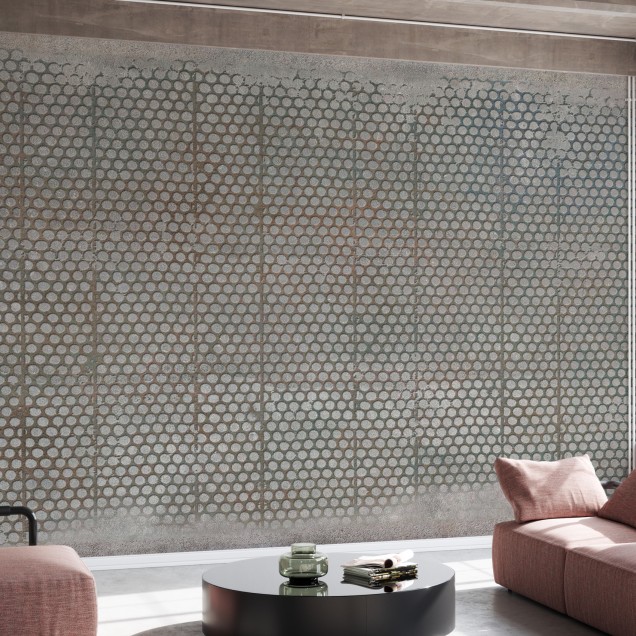 Tapet industrial cu grila metalică și rugină autentică, în design modern