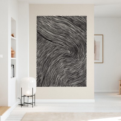 Tapet modern cu dungi Stripes Linocut, Black III, în nuanțe de negru și alb, pe un perete în living.