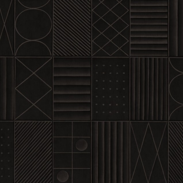 Tapet abstract modern cu forme geometrice și tonuri de gri închis, aplicat pe un perete într-un living modern, cu o canapea gri și o masă de cafea neagră.