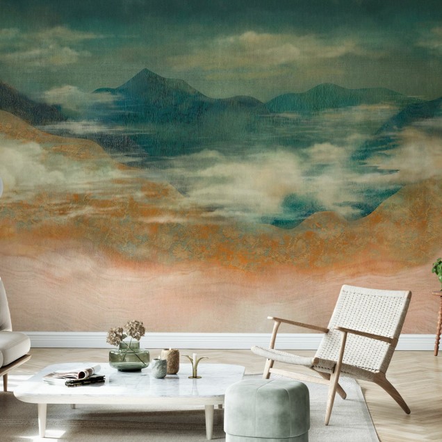 Tapet cu design minimalist, Elevation Landscape, Ochra. Imaginea prezintă un tapet cu un peisaj montan, cu nuanțe de verde și ocru, perfect pentru a crea o atmosferă relaxantă și modernă.