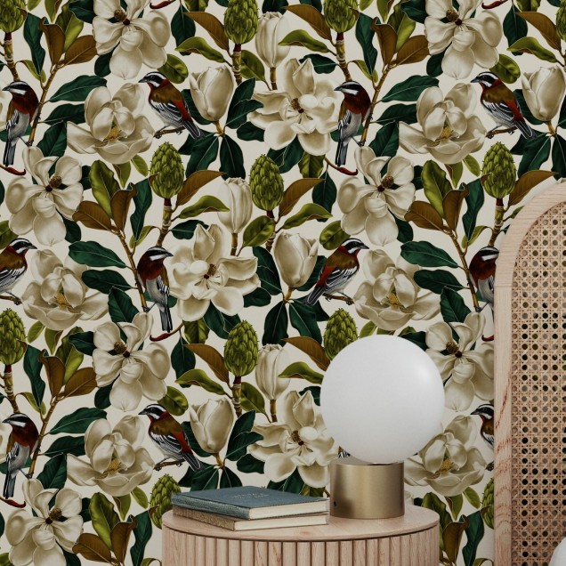 Tapet floral Magnolia Snow cu flori albe de magnolie, frunze verzi și pasări colorate