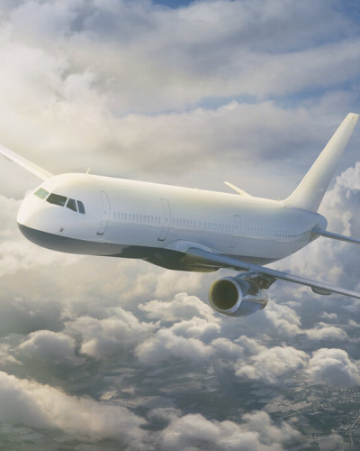 Imagine a unui tapet cu un avion care zboară deasupra norilor, într-un decor modern de living.