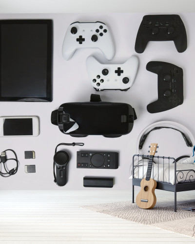 Tapet Foto Video Game Gadgets, cu design modern și unic, perfect pentru dormitoare, camere de joacă sau zone de divertisment.