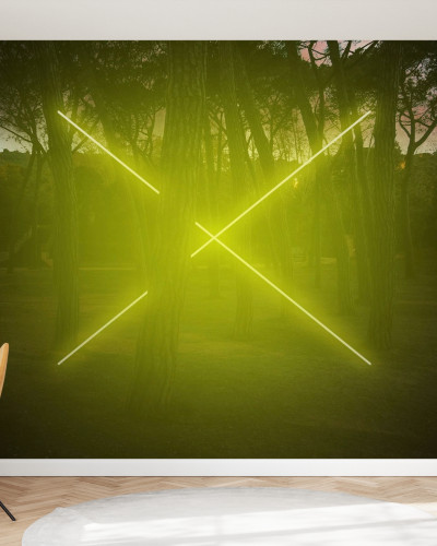 Tapet Yellow Neon Cross Light cu o cruce strălucitoare de neon pe fundalul unui pădure verde.