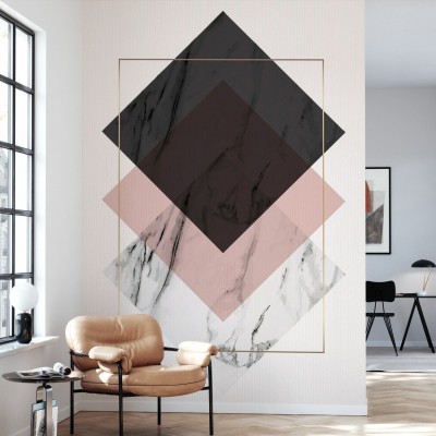 Tapet geometric cu model de marmură în tonuri de gri, negru și roz.