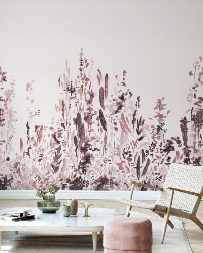 Tapet floral modern Painted Forest, Rose, cu flori delicate în nuanțe de roz, purpuriu și gri, pentru living, dormitor sau birou