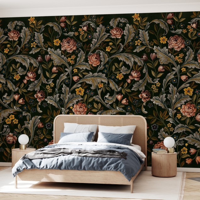 Tapet floral cu motive clasice, cu nuanțe de verde, galben și roz pe un fundal negru.