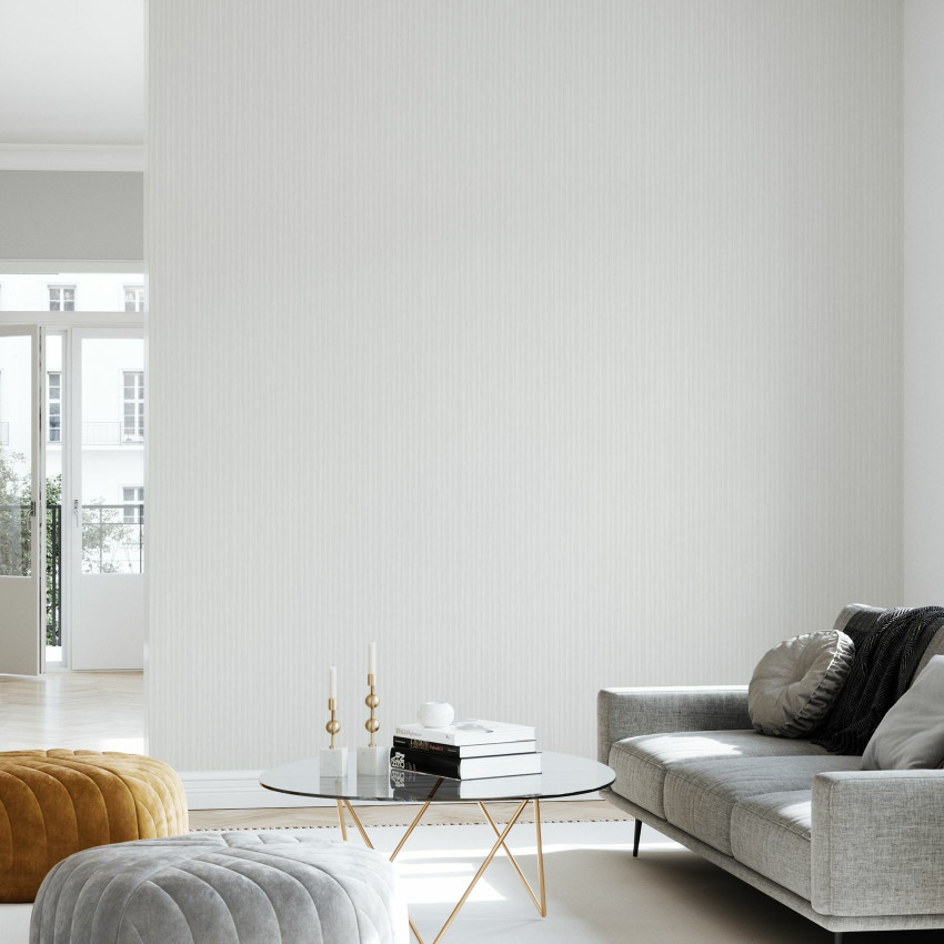 Tapet Lavender Breeze, cu dungi delicate in nuanțe de lavandă, în living