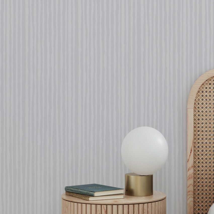 Opace Breeze - Tapet cu dungi subtile, minimalist, ideal pentru a crea un spațiu de relaxare, modern și elegant.