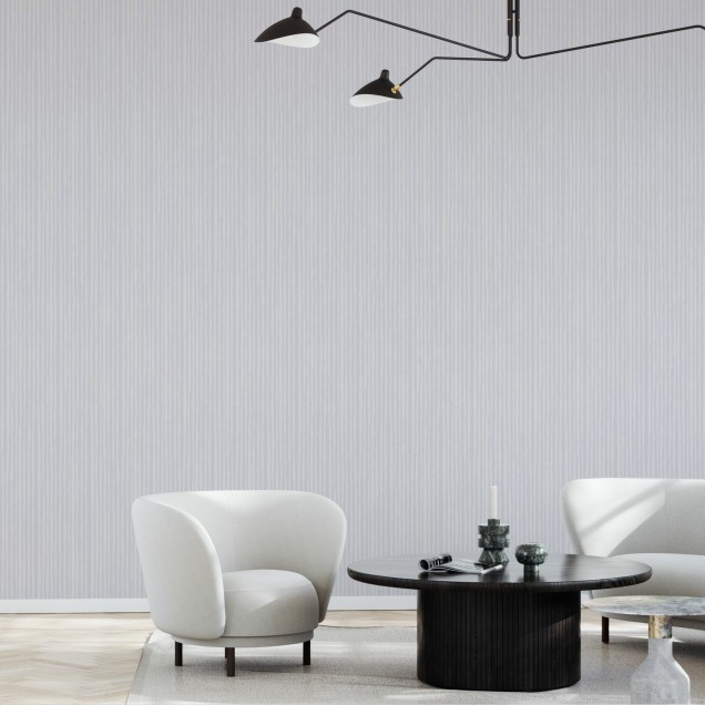 Tapet Lavender Breeze, cu dungi delicate in nuanțe de lavandă, în living