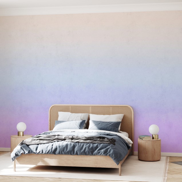 Tapet Polar Sunset cu degradeuri de culori pastelate, albastru si violet, aplicat pe un perete intr-un living modern