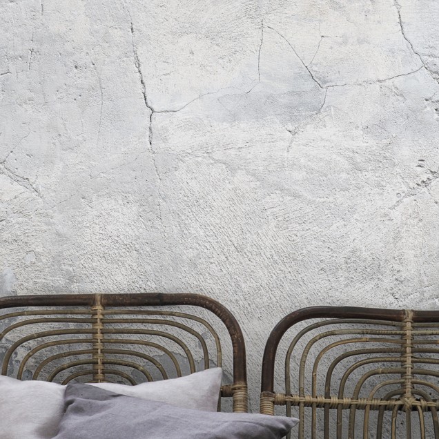 Wallpaper cu aspect de beton crăpat, perfect pentru un stil industrial modern.