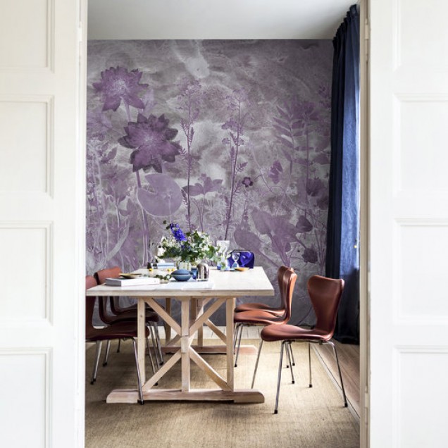 Wallpaper cu motive florale delicate în nuanțe de violet